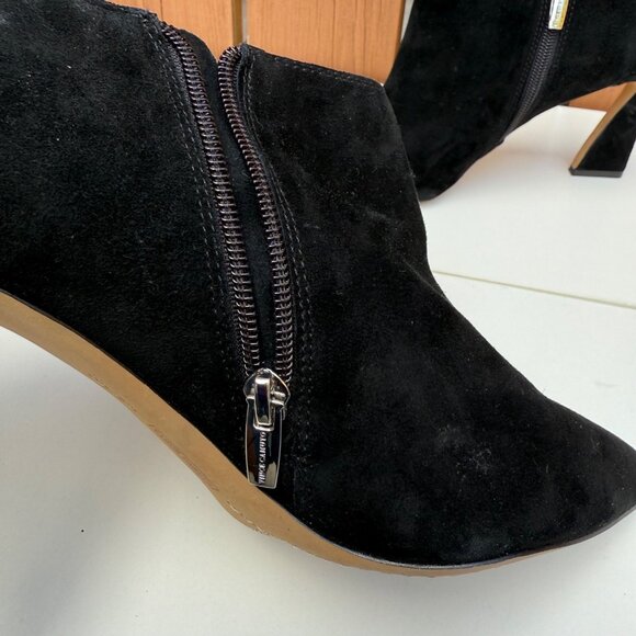 Vince Camuto Womens Black Suede Booties Size 9.5M With Zipper Closure - Picture 6 of 10